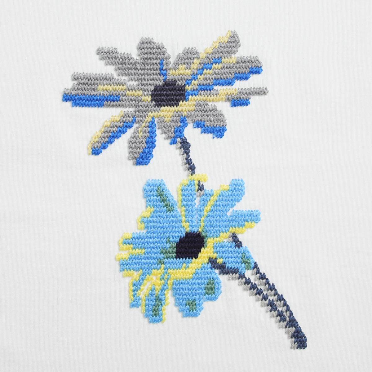 花柄をニット風に刺繍糸で表現