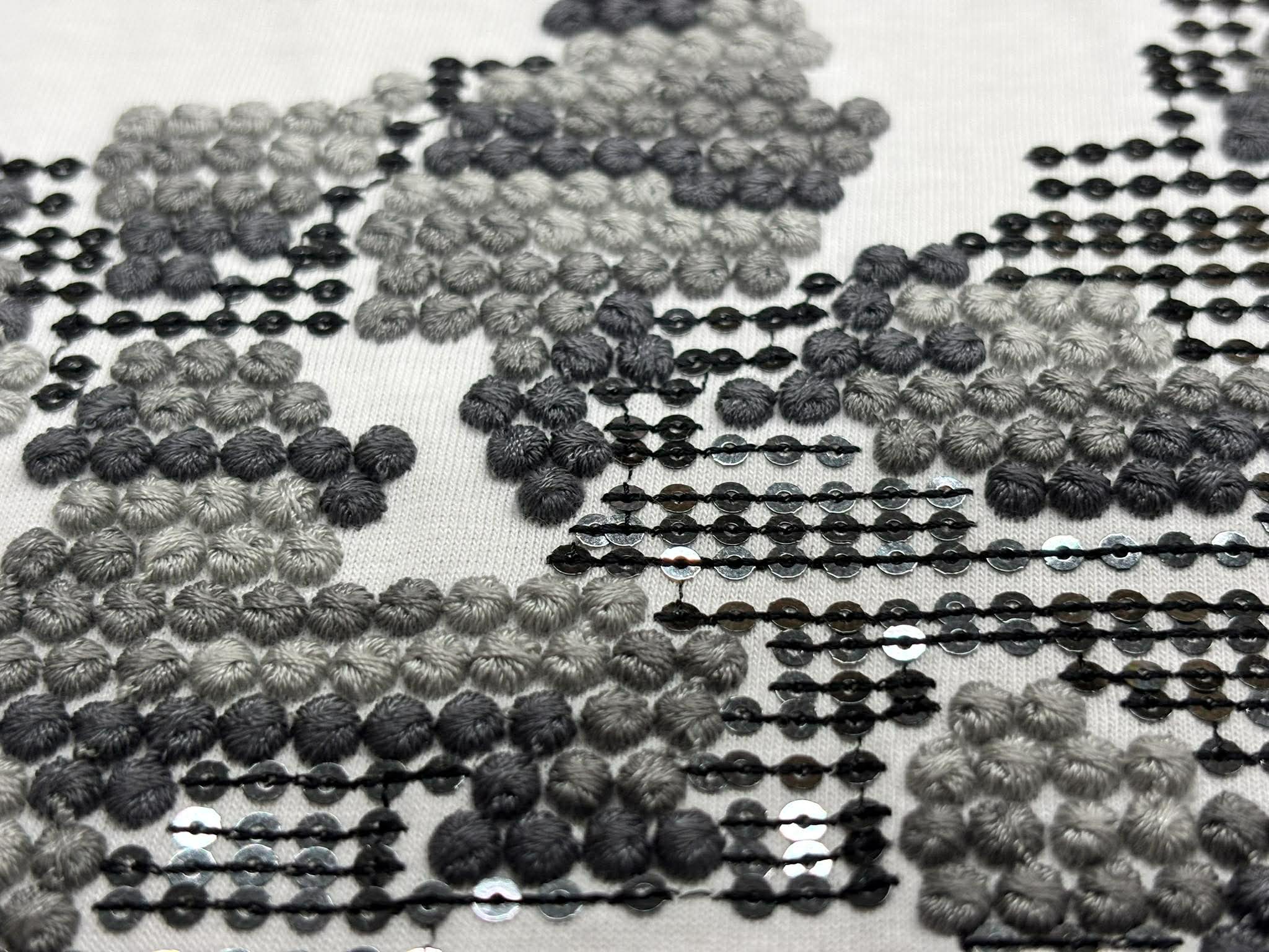 タナベ刺繍 立体刺繍 モノトーン幾何学