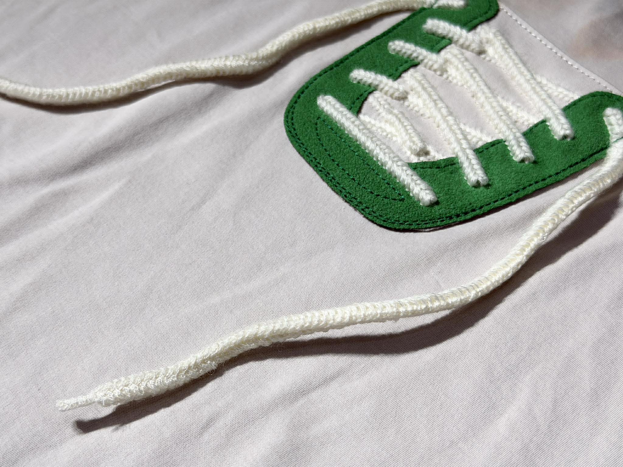 シューレース風の刺繍全体像