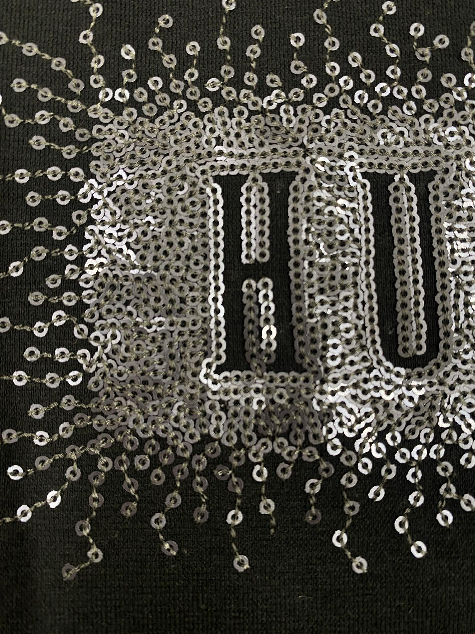 2mm極小スパンコール刺繍の全体像