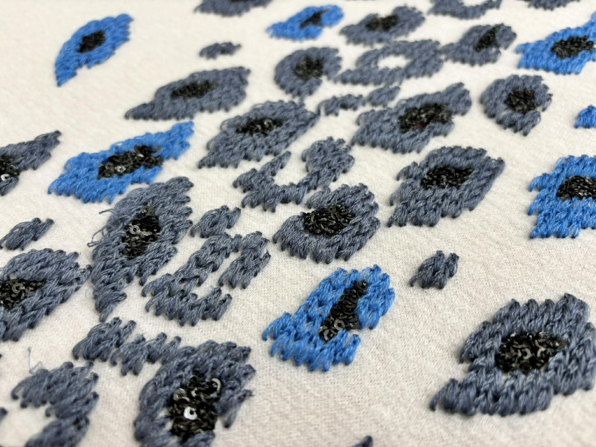 ボリュームのある立体刺繍クローズアップ