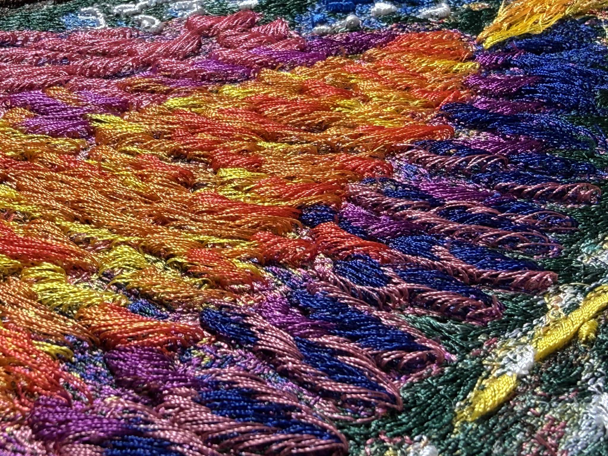 緻密なステッチがわかる背景部分のアップ画像